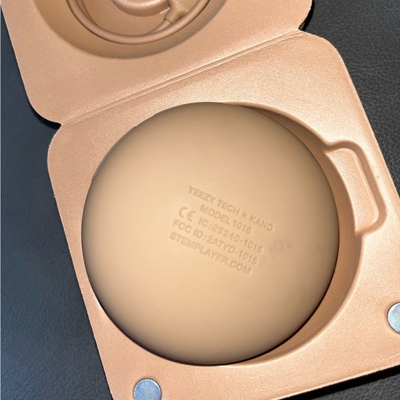 Yeezy Donda Stem Player - Picture 5 of 6